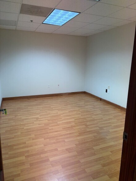 More Photos Of 2201-2225 N Commerce Pky, Weston Unknown For Lease