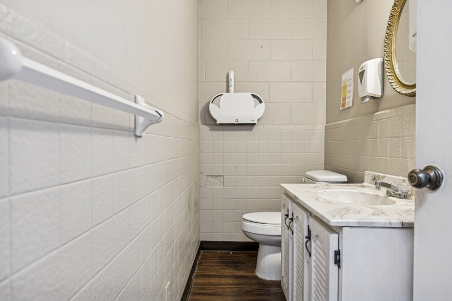 More Photos Of 3502 Dickerson Pike, Nashville Flex For Sale