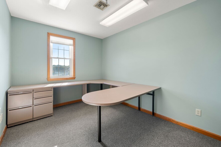 More Photos Of 4-6 Barlows Landing Rd, Pocasset Storefront Retail Office For Sale