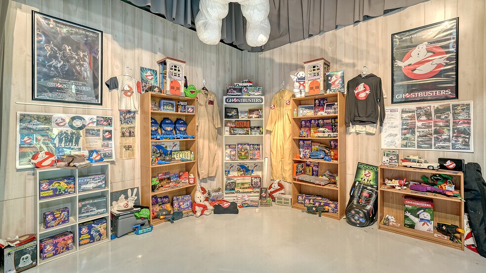 More Photos Of 2111 Whitfield Park Dr, Sarasota Showroom For Sale