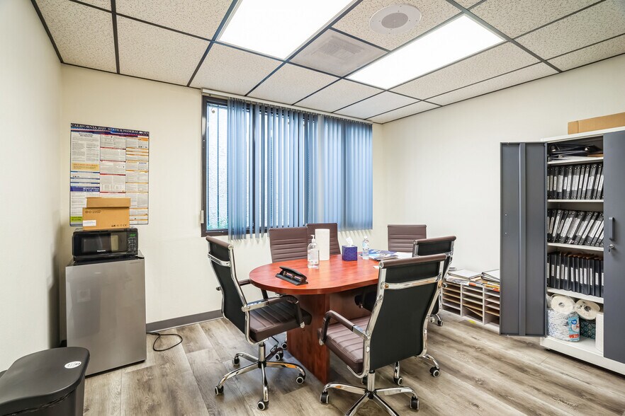 More Photos Of 17037 Chatsworth St, Granada Hills Office For Sale