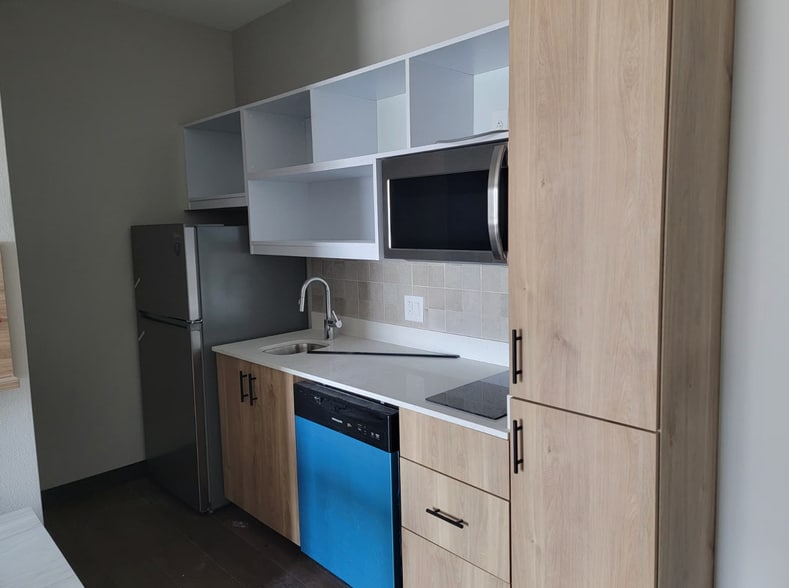 More Photos Of 101 Grapefruit Blvd, Mission Hotel For Sale