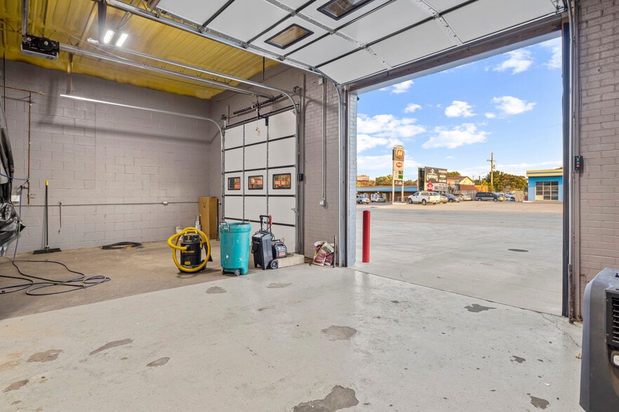 More Photos Of 312 Main St, Weatherford Land For Sale