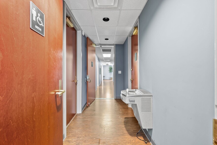 More Photos Of 112 Center Ct, Clarksville Office Residential For Sale