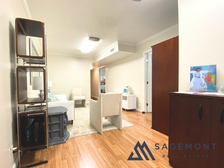 More Photos Of 1226 Lakeview Dr, Franklin Loft Creative Space For Sale