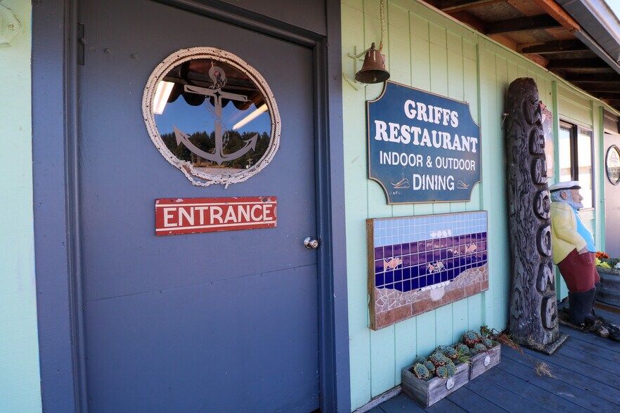 More Photos Of 142 Bay Front Loop, Winchester Bay General Retail For Sale