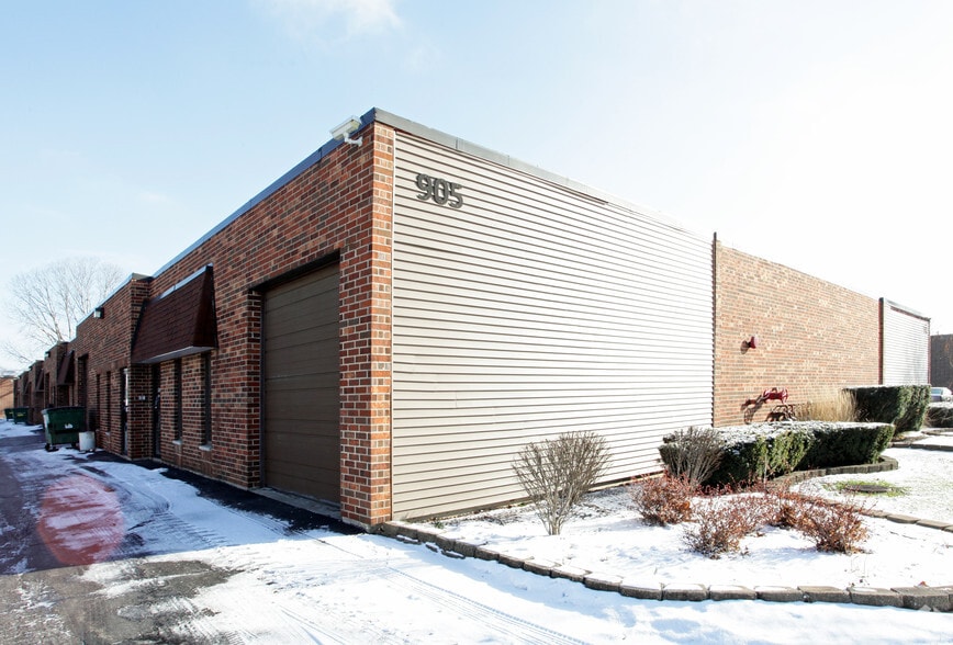 More Photos Of 901-905 Ridge Ave N, Lombard Warehouse For Lease