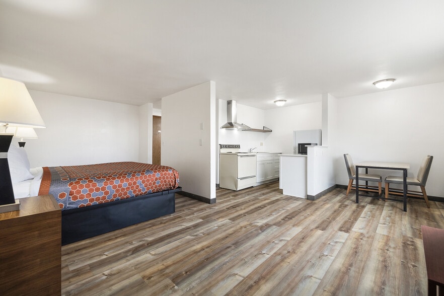 More Photos Of 321 N Johnson St, Kennewick Hotel For Sale