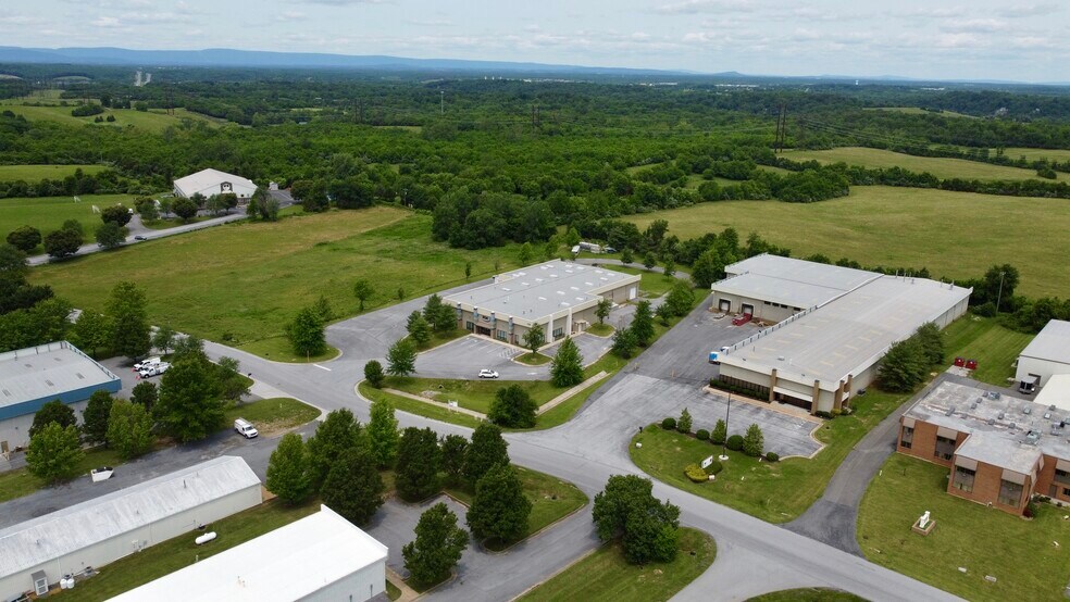 More Photos Of 1326 Progress Dr, Front Royal Flex For Sale