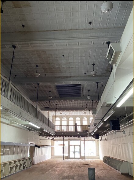 More Photos Of 109 W Franklin St, Monroe Storefront Retail Office For Lease