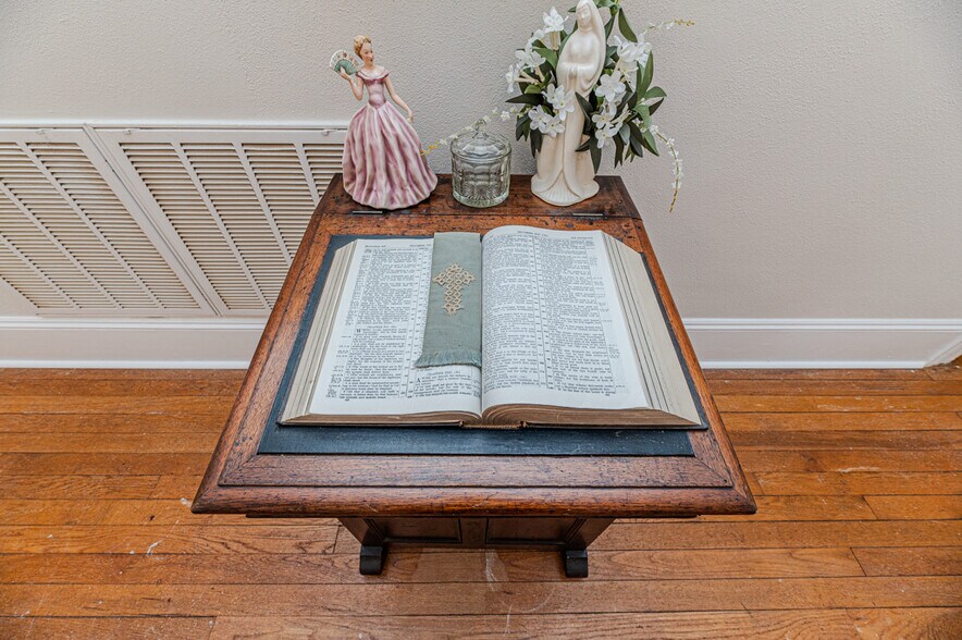 More Photos Of 211 Main st, Broadway Religious Facility For Sale