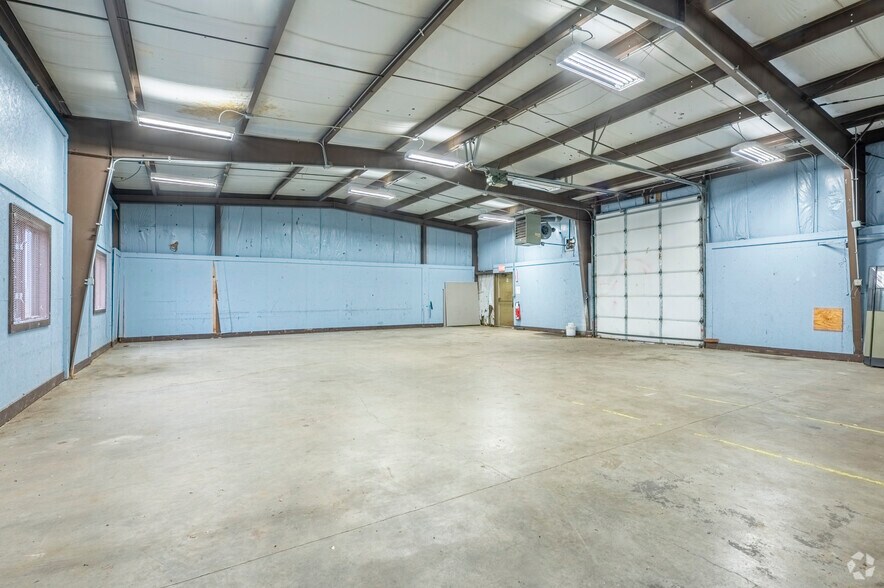 More Photos Of 1741 Adel St, Janesville Warehouse For Lease
