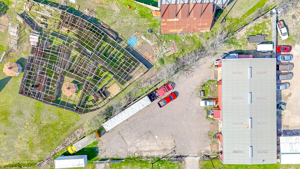 More Photos Of 5305 N Interstate Highway 45, Ennis Manufacturing For Sale