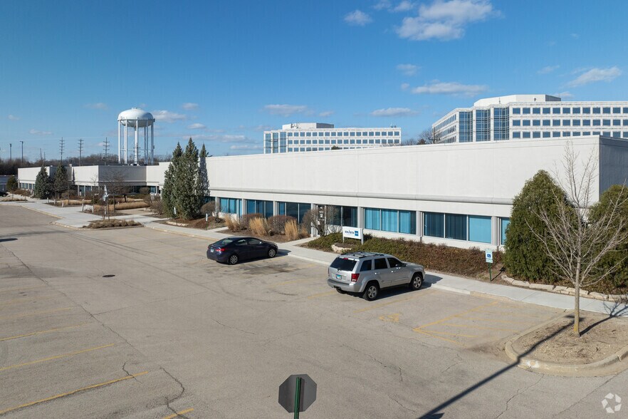 More Photos Of 111 Deer Lake Rd, Deerfield Office For Lease