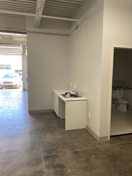 More Photos Of 7037 Twin Hills Ave, Dallas Unknown For Lease