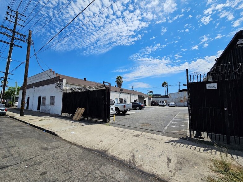 Primary Photo Of 1732 E 14th St, Los Angeles Service For Lease