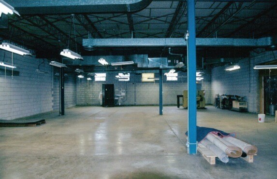 More Photos Of 1616 W Glenlake Ave, Chicago Light Distribution For Sale
