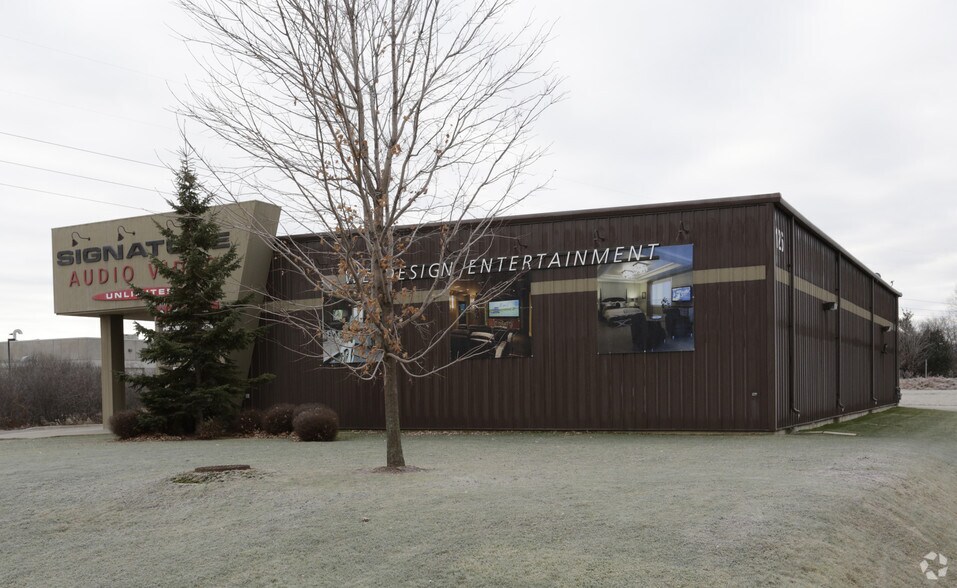 More Photos Of 126 Iber Rd, Ottawa Showroom For Sale