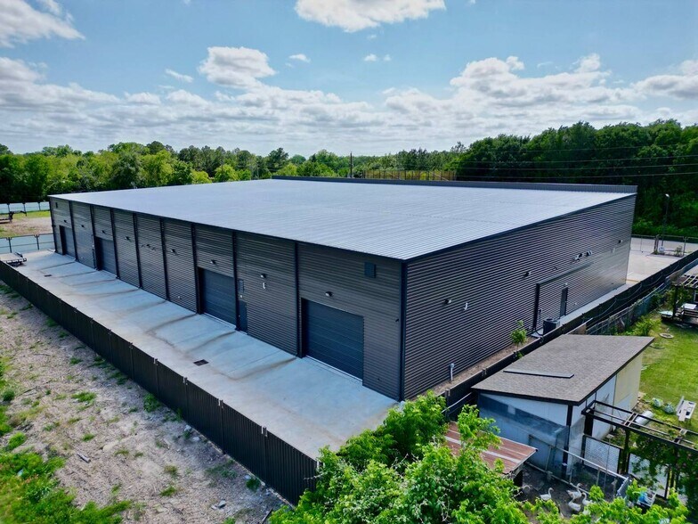 More Photos Of 11907 Bedford St, Houston Warehouse For Lease