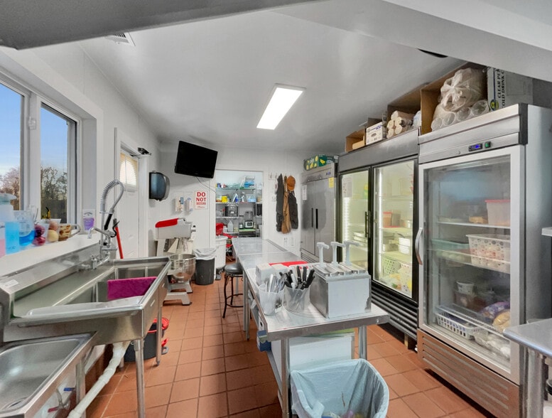 More Photos Of 9 Callaway Dr, Crawford Restaurant For Sale