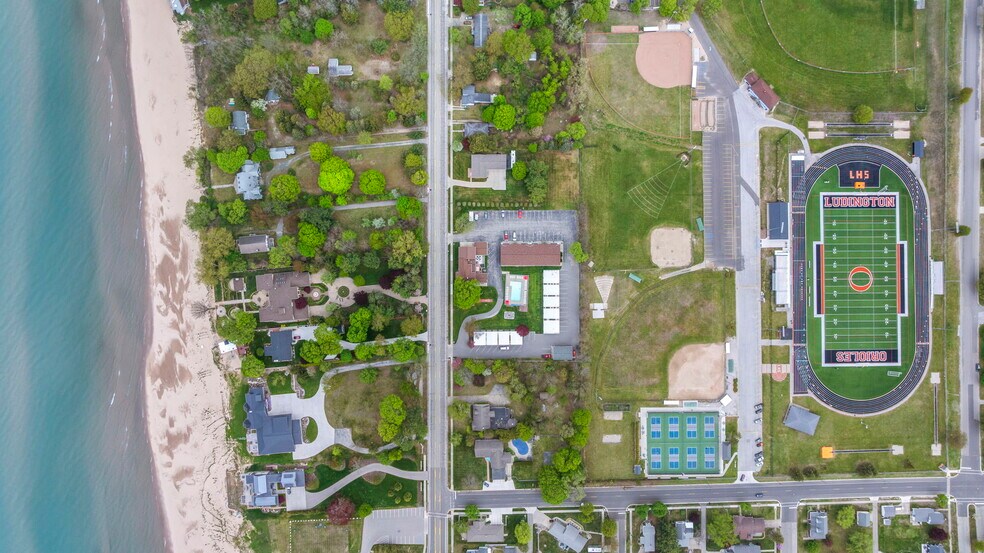 More Photos Of 612 N Lakeshore Dr, Ludington Hotel For Sale