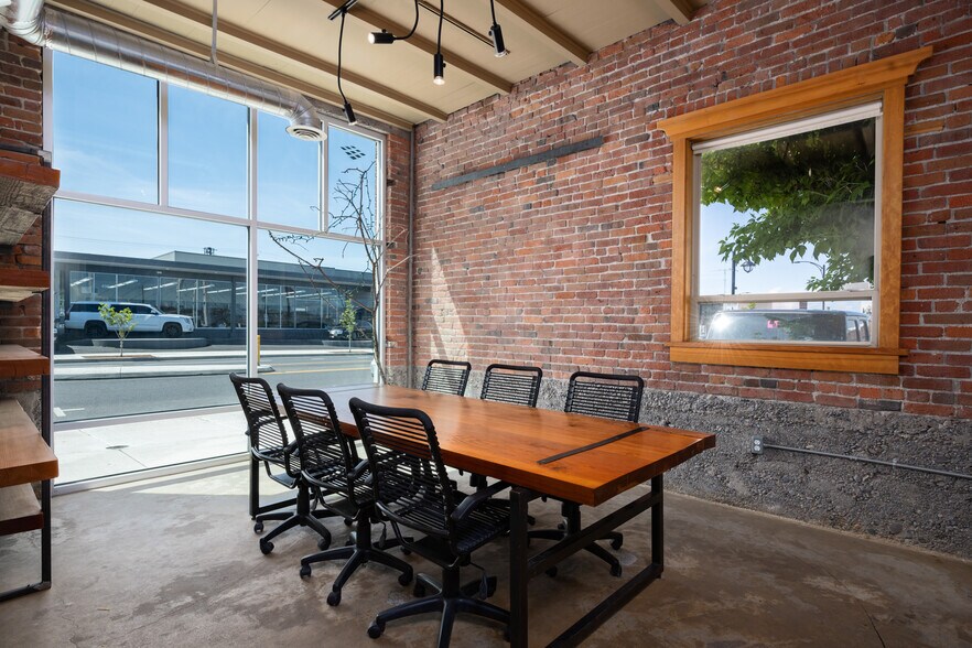More Photos Of 429-431 E Sprague Ave, Spokane Freestanding For Lease