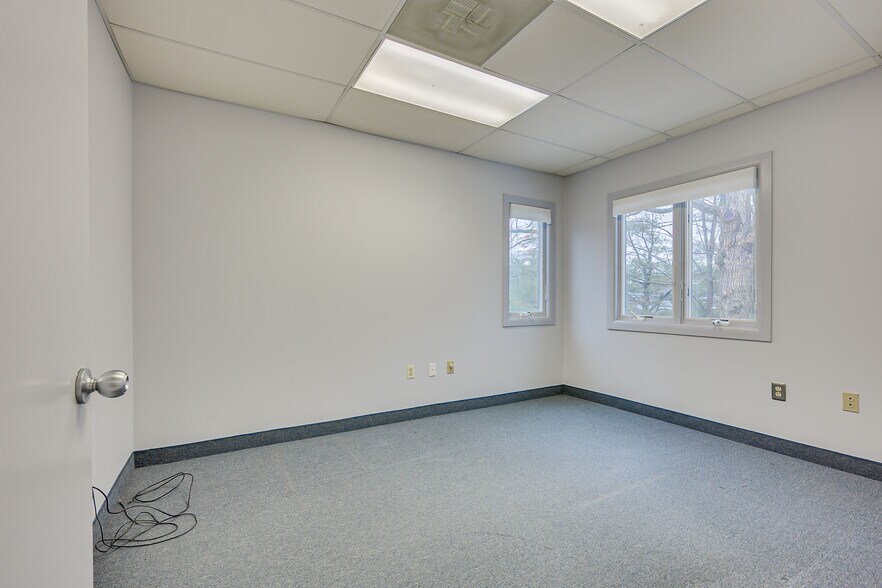 More Photos Of 11 Clyde Rd, Somerset Office For Sale
