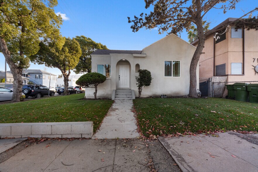 More Photos Of 758 E 84th St, Los Angeles Multifamily For Sale