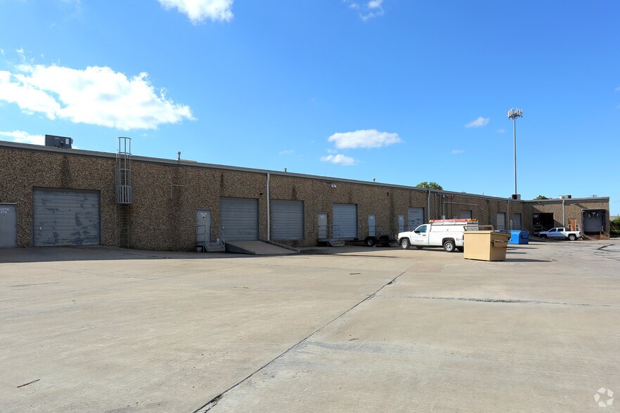 More Photos Of 3158 S 108th East Ave, Tulsa Light Manufacturing For Lease
