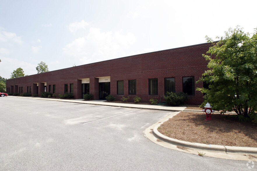 More Photos Of 111-121 Thomas Mill Rd, Holly Springs Flex For Lease