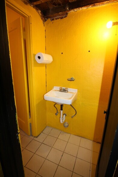 More Photos Of 3780 Mission Blvd, San Diego General Retail For Lease