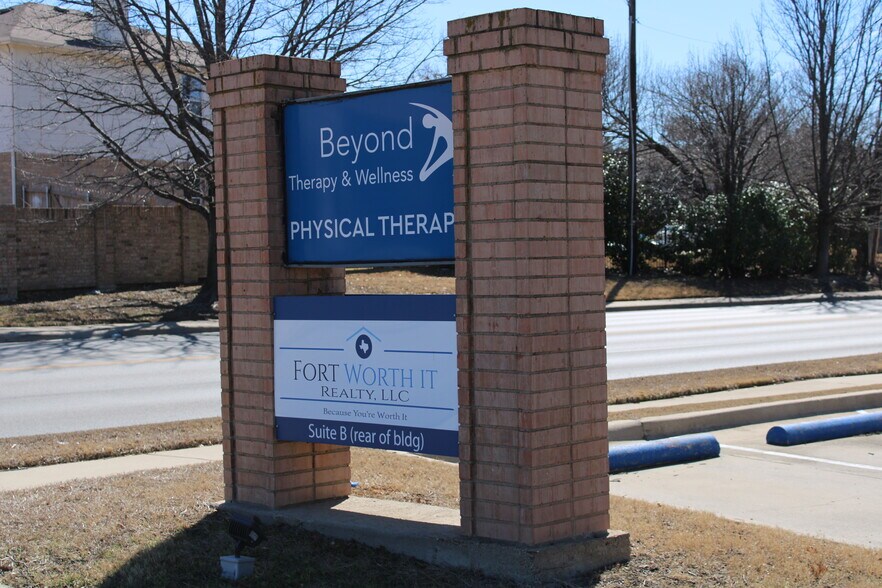 More Photos Of 1705 Forest Ridge Dr, Bedford Medical For Lease