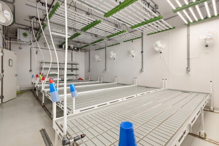 More Photos Of 919 Michigan St, Niles Warehouse For Sale