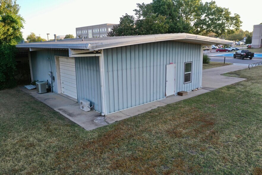 Primary Photo Of 1413 N Muskogee Pl, Claremore Office For Sale