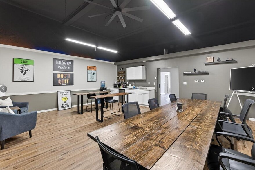 More Photos Of 6434 Main St, North Branch Office For Lease