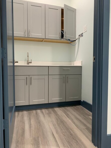 More Photos Of 8815 West Rd, Houston Unknown For Lease