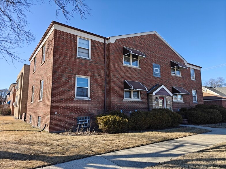 Primary Photo Of 1106 Alima Ter, La Grange Park Apartments For Sale