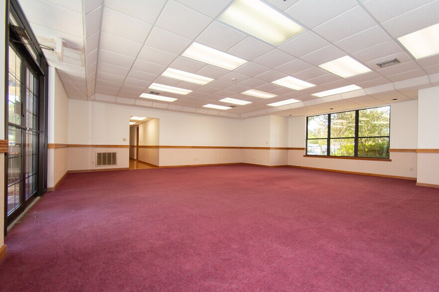 More Photos Of 300 E New Haven Ave, Melbourne Office For Sale