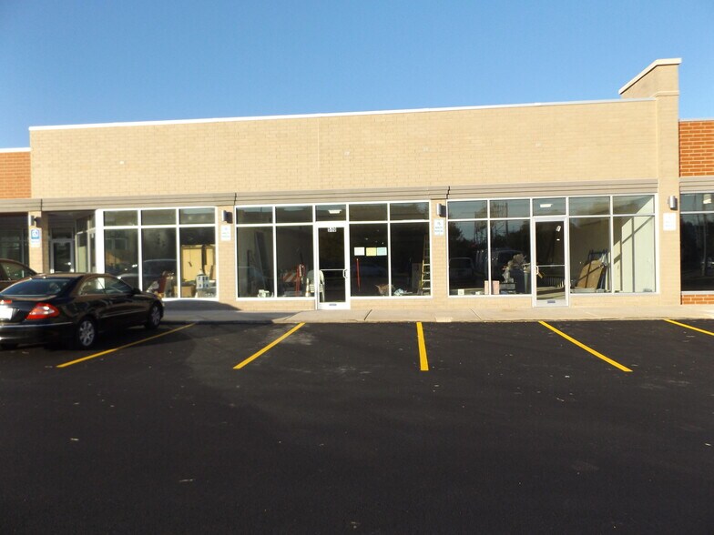 More Photos Of 500-550 W Northwest Hwy, Arlington Heights Unknown For Lease