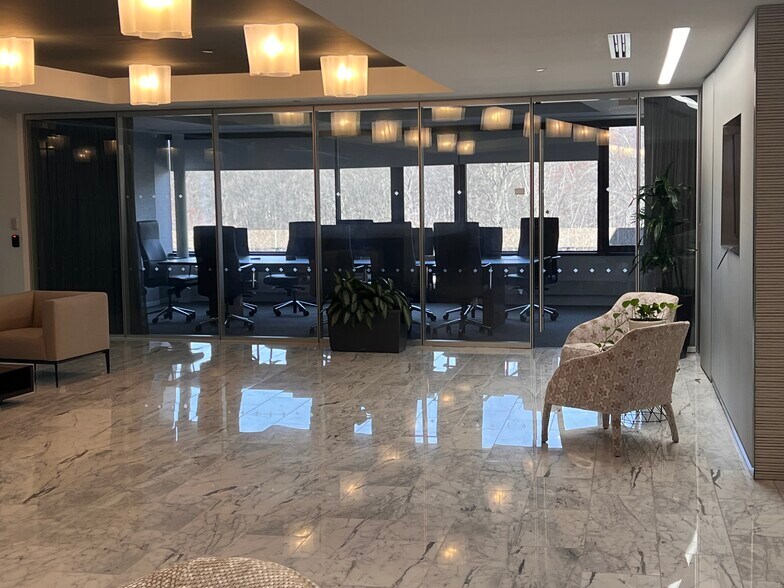 More Photos Of 1 Maynard Dr, Park Ridge Office For Lease