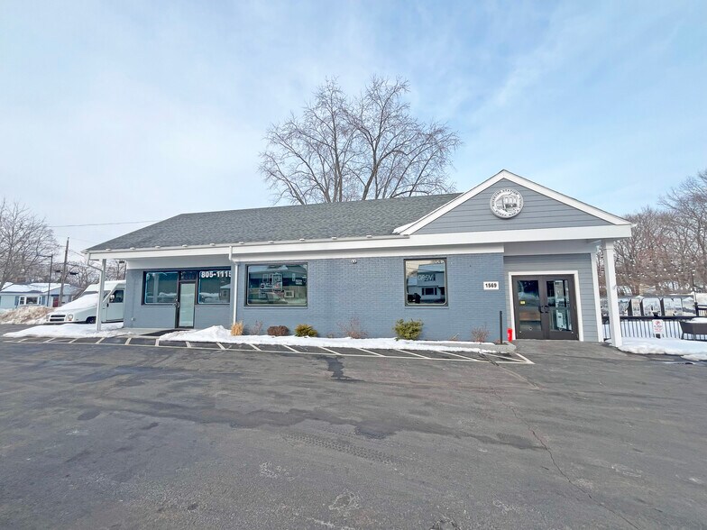 Primary Photo Of 1569 Forest Ave, Portland Restaurant For Sale