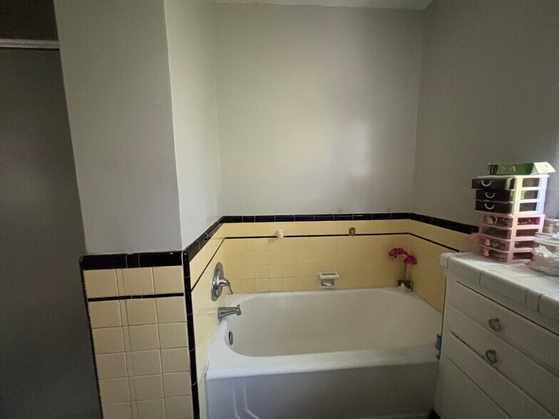 More Photos Of 5620 & 5618 Cartwright Ave, North Hollywood Apartments For Sale