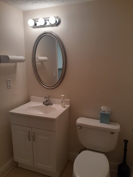 More Photos Of 5290 Seminole Blvd, Saint Petersburg Office For Sale