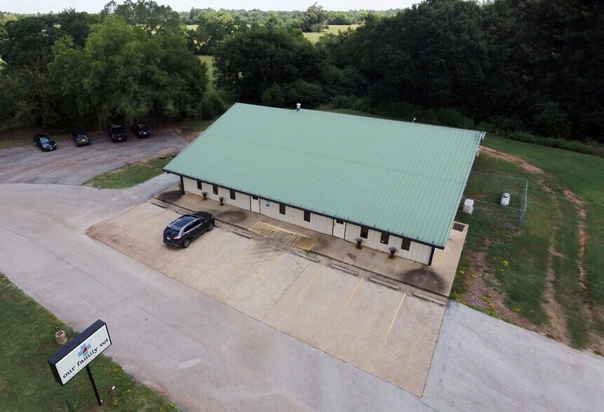 More Photos Of 37252 US Highway 69 N, Jacksonville Veterinarian Kennel For Sale