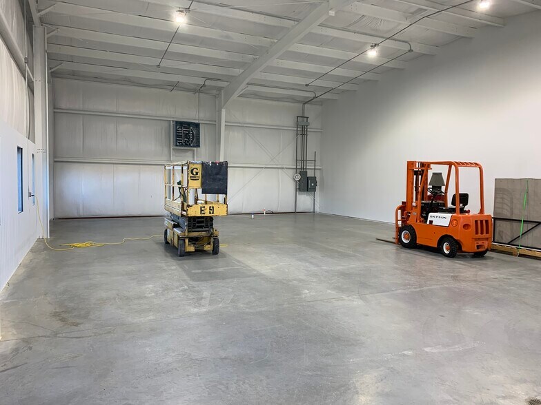 More Photos Of 1282 Southside Dr, Salem Industrial For Lease