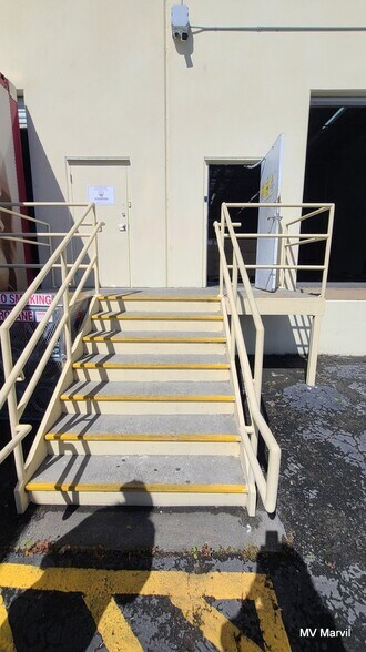 More Photos Of 6450 Kingspointe Pky, Orlando Light Distribution For Lease
