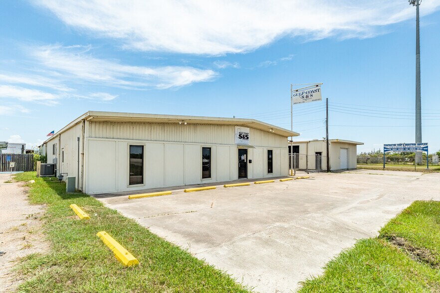 More Photos Of 6322 E Highway 332, Freeport Warehouse For Sale