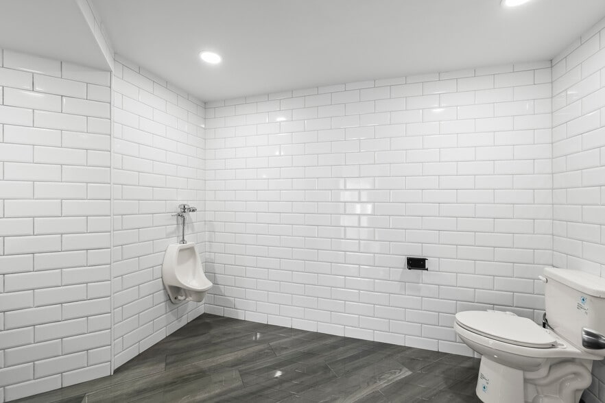More Photos Of 925 N Scottsdale Rd, Scottsdale Freestanding For Sale