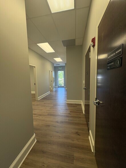 More Photos Of 101 E Market St, Smithfield Office For Lease