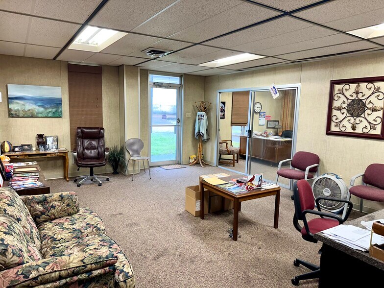 More Photos Of 372 S Jefferson St, Ripley General Retail For Sale